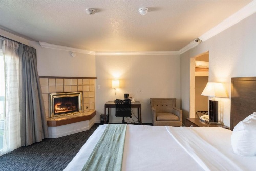 Cannery Row Inn image 23